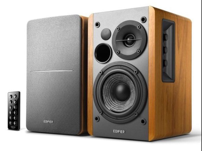 Audio technica ATLP60XUSB and edifier R1280T bookshelf speakers
