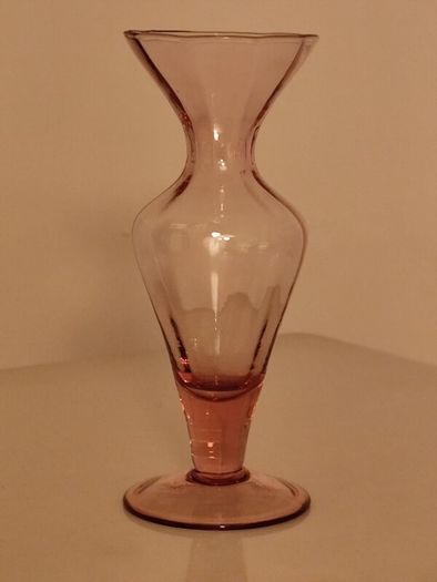 Beautiful Vintage Dusky Pink Small Glass Vase
