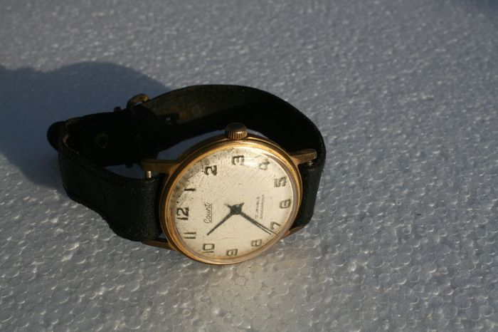 Vintage Men's wind-up watch, works but a bit too fast