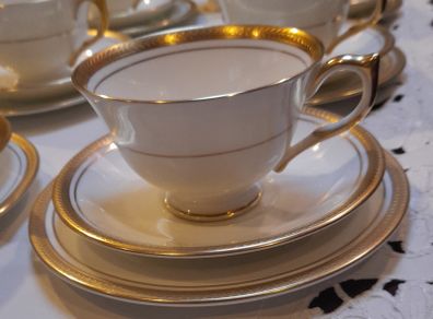 Aynsley Elizabeth tea trio