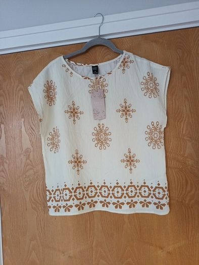 Emery Rose Top/Blouse  S.M. 12-14.   B.N.W.T