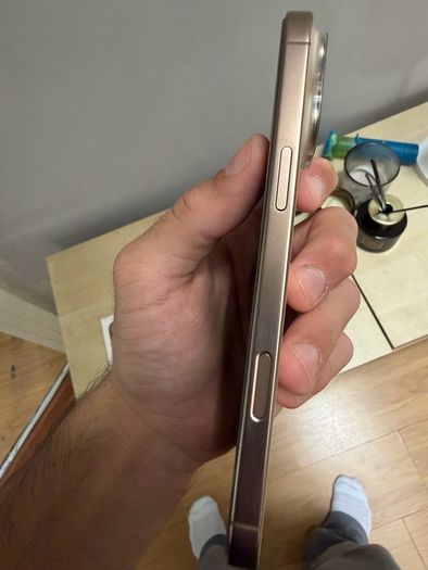IPhone 16 pro max 256 gb unlocked,100% battery health comes with the box and the charger.