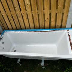 Brand new bath tub