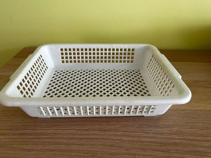 ARAVEN White Plastic Tray