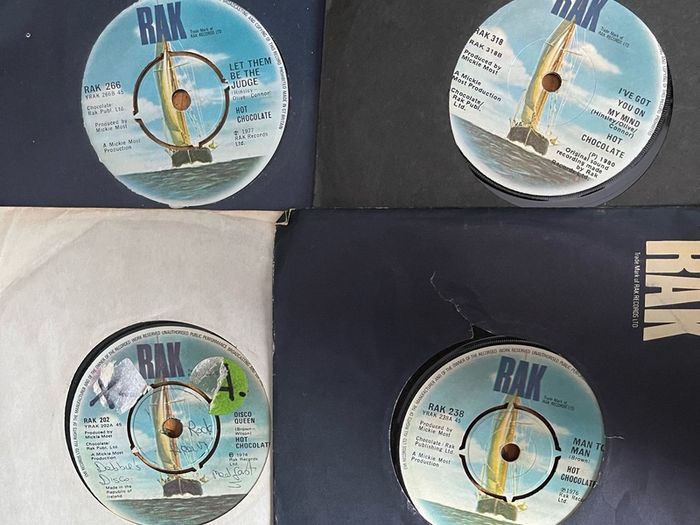 Lot 2.Hot chocolate vinyl record singles 4 euros each