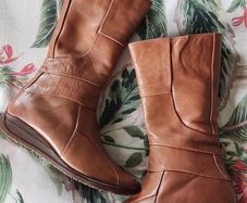 Brand new Clarks kid's boots - size 4