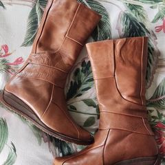 Brand new Clarks kid's boots - size 4