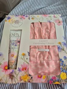 gift set. New