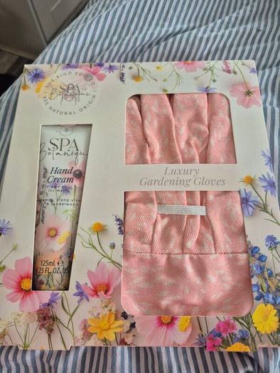 gift set. New