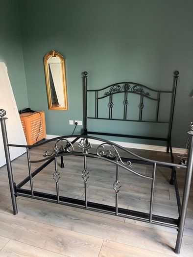 King size bed