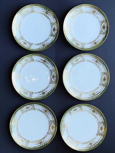 A Set of 6 Noritake Porcelain Plates in the Christmas Ball Pattern
