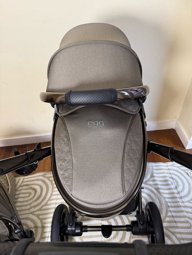 Full Egg 3 travel system Cybex car seat and isofix base