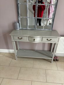 vanity table