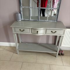 vanity table