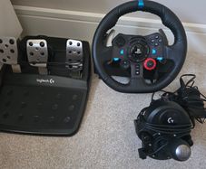 Logitech G29 + pedals & shifter