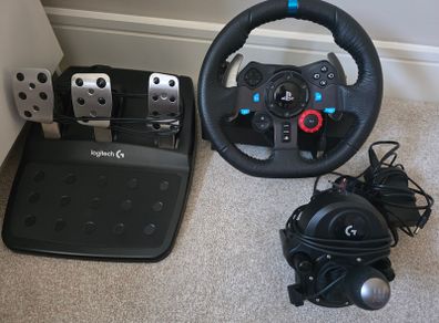 Logitech G29 + pedals & shifter