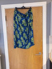 Dunnes Stores  Wrap Style Skirt.   S.18.  New.