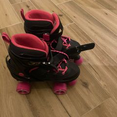 Pink&black roller skates uo to size uk 5