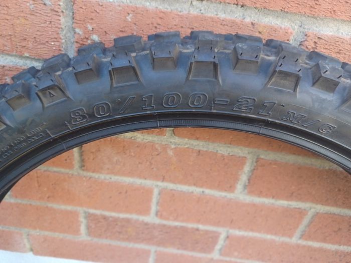 Two dual sport tyres with 800 Km