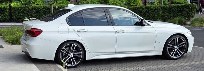 2017 BMW 330e M-Sport Shadow Edition Auto