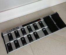 Behringer FCB1010 MIDI Foot Controller