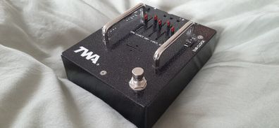 Analog Synth Octaver Pedal