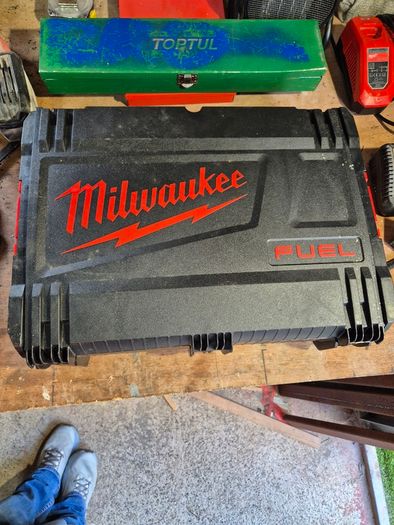 Milwaukee grinder