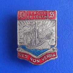 Daily Sketch League of Youth - children's club membership enamel badge (1930's)