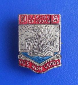 Daily Sketch League of Youth - children's club membership enamel badge (1930's)