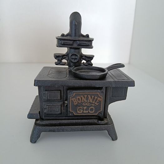 Vintage Bonnie Glo Miniature Cast Iron Stove - Cast Iron Collectible