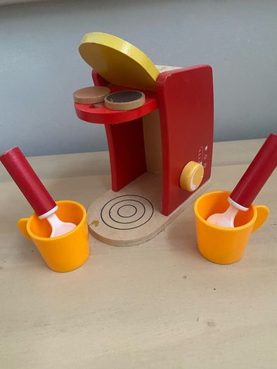 wooden coffee machine set with cups, spoons, pods