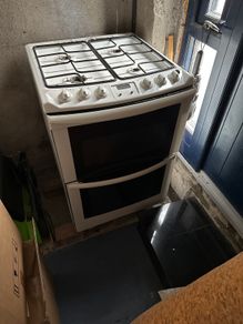 Gas cooker. Needs repair