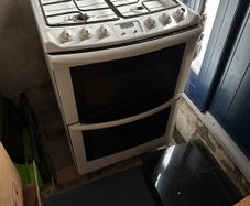 Gas cooker. Needs repair