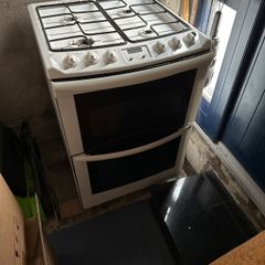 Gas cooker. Needs repair