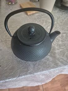 Unique filteer tea pot. Like new