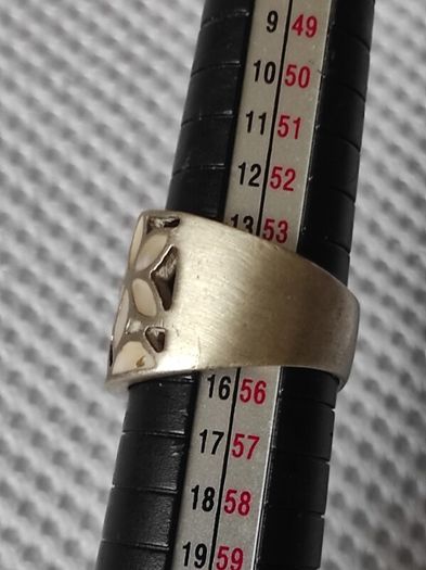 Sterling silver mother of pearl ring