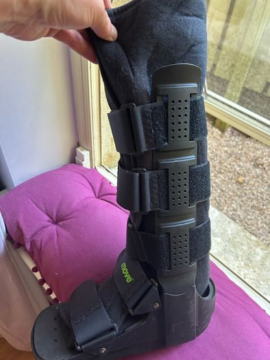 Medical boot best and walking sticks