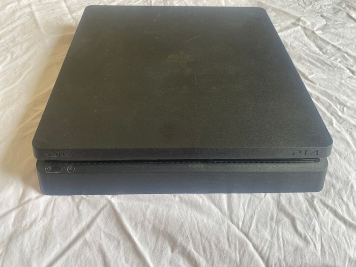 PS4 Slim 500GB White Controller Fully Working