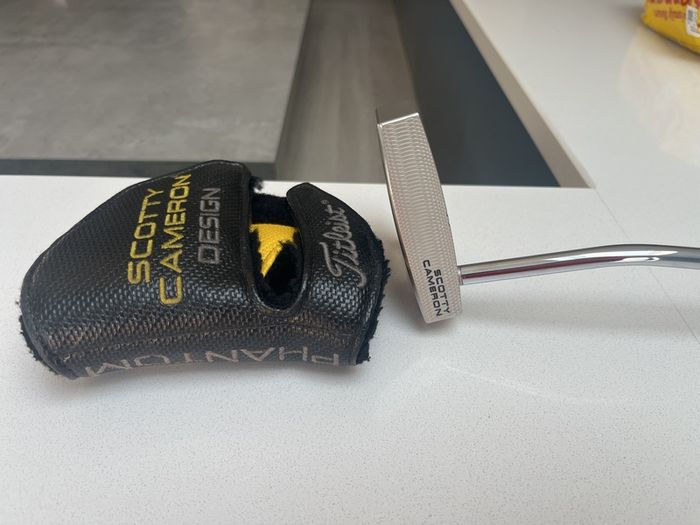 33" Scotty Cameron phantom 9 putter.