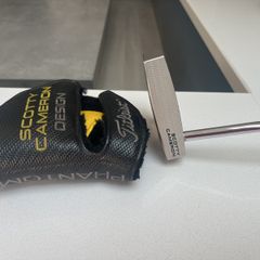 33" Scotty Cameron phantom 9 putter.