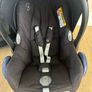 Maxi Cosi car seat and 2 bases. Image 3
