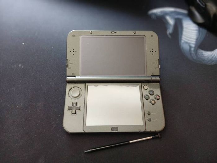 New Nintendo 3DS XL - Modded + Nand Hardmod