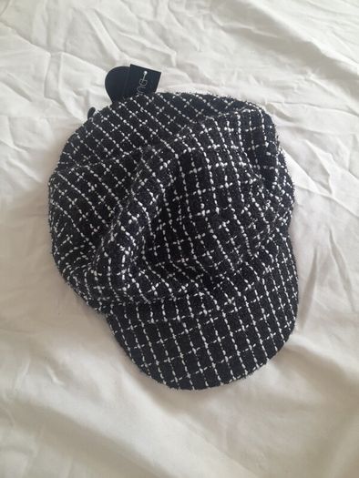 New  with tags ladies / teens checkerd cap