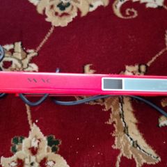 MAC Hair Straightener