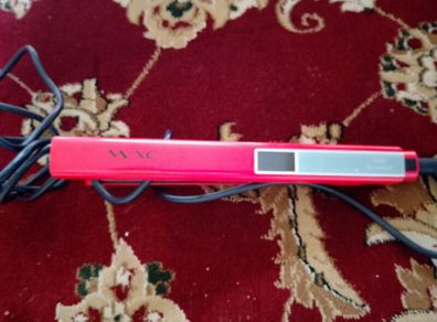MAC Hair Straightener
