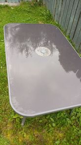 garden table and chairs