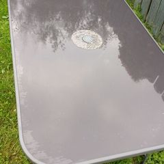 garden table and chairs