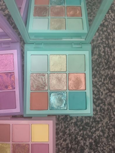 Huda beauty pastels obsession palettes