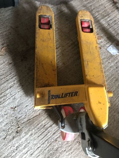 Pallet truck