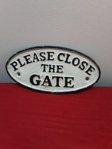 Vintage-Style Cast Iron Please Close The Gate Sign